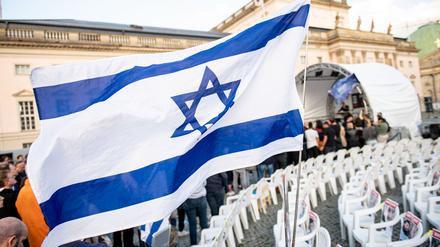 Auf dem Bebelplatz wird an die rund 250 in den Gazastreifen verschleppten Geiseln erinnert. (Archivbild) 