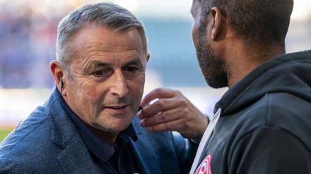 Fortuna Düsseldorfs Sportvorstand Klaus Allofs (l.) sieht den Hamburger SV als „Riese der 2. Bundesliga“