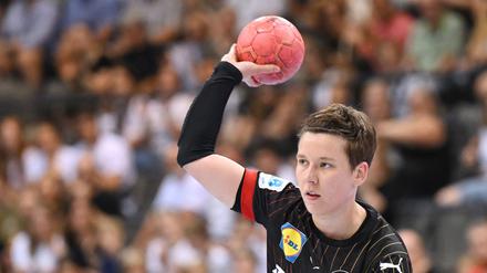 Alina Grijseels führt die deutschen Handballerinnen bei den EM-Testspielen als Co-Kapitänin aufs Feld. 