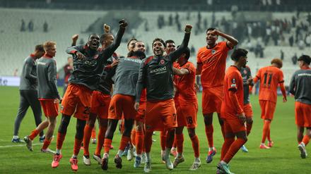Eintracht Frankfurt geht mit großer Euphorie in das Bundesliga-Topspiel gegen Bayern München.