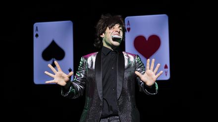  Es geht um alles: „Glaube, Geld, Krieg und Liebe“, an der Schaubühne, hier mit Damir Avdic