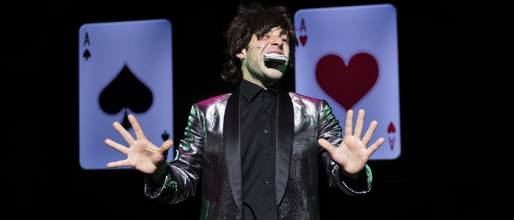 Es geht um alles: „Glaube, Geld, Krieg und Liebe“, an der Schaubühne, hier mit Damir Avdic