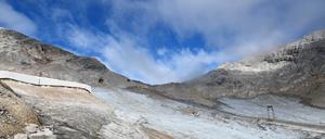 Vergehen im Saharastaub. Der Blaueisgletscher, der Schneeferner auf der Zugspitze sowie der Höllentalferner schmilzen im Rekordtempo dahin.