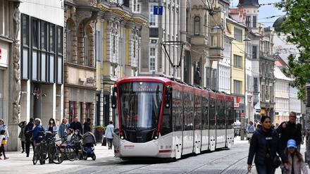 Bald auch in Potsdam: In Erfurt fährt die neue Straßenbahn des Herstellers Stadler bereits.