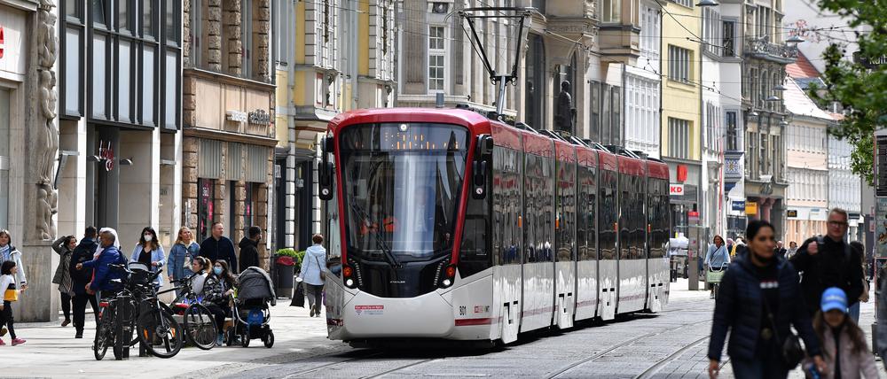 Bald auch in Potsdam: In Erfurt fährt die neue Straßenbahn des Herstellers Stadler bereits.