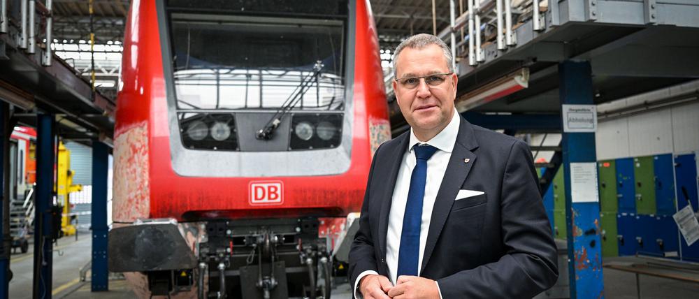 Brandenburgs Verkehrsminister Genilke kritisiert die geplante Erhöhung der Trassenpreise -  eine Art „Schienenmaut“. (Archivbild)