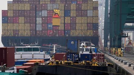 Tonnenweise kommen Drogen über große Häfen nach Europa.