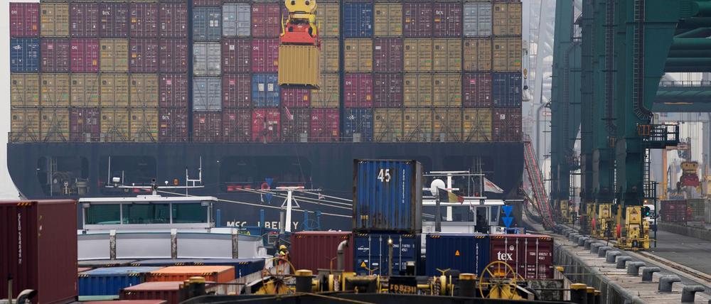 Tonnenweise kommen Drogen über große Häfen nach Europa.