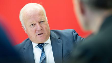 Peter Weiß kennt den Sozialbereich aus dem Effeff - nun will er die Sozialversicherung im Grundgesetz verankern.