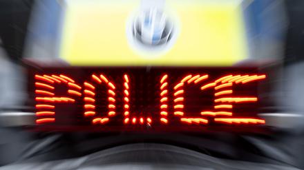 „Polizei“ steht auf einem Schild (Symbolfoto).