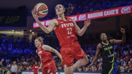 Caitlin Clark hat in dem letzten Jahr zu einem regelrechten Ansturm für den Basketball gesorgt. 