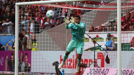 Auch dank Torwart Noah Atubolu stand beim SC Freiburg in Bremen die Null.