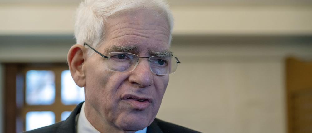 Seit dem Hamas-Angriff auf Israel vor einem Jahr sieht Zentralratspräsident Josef Schuster eine „Mechanik des Hasses“ gegen Juden in Deutschland (Archivbild).
