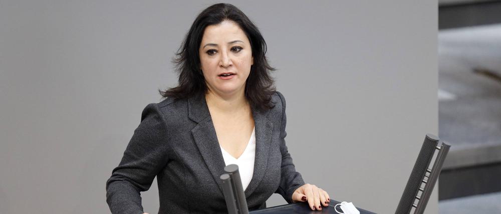 Gökay Akbulut in der 218. Sitzung des Deutschen Bundestages im Reichstagsgebäude. 
