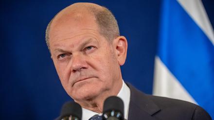 Bundeskanzler Olaf Scholz (SPD) nimmt nach einem Treffen mit dem Ministerpräsidenten von Israel an einer Pressebegegnung mit diesem teil. 