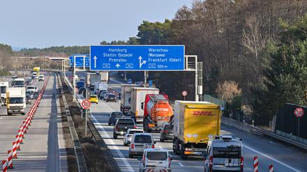 Autobahn der Freiheit. Der Name der A12 gedenkt des 15. Jahrestags der Leipziger Montagsdemonstration von 1989.