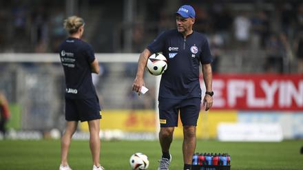 Marco Gebhardt ist nicht mehr Trainer von Turbine Potsdam. Der Verein trennte sich von ihm und Co-Trainer Dirk Heinrich nach fünf Spieltagen ohne Punkt und Tor.