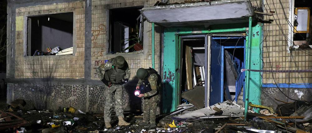 Russische Angriffe richten schwere Zerstörungen in Charkiw an. (Archivbild)
