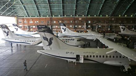  Iran verhängt erneut ein landesweites Flugverbot, das im Zusammenhang mit einem israelischen Gegenangriff stehen konnte.  