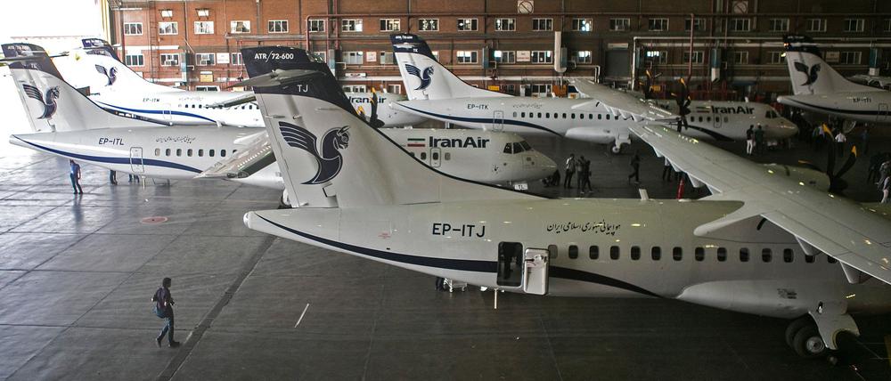  Iran verhängt erneut ein landesweites Flugverbot, das im Zusammenhang mit einem israelischen Gegenangriff stehen konnte.  