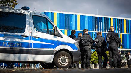 Polizeieinsatz beim Niedersachsen-Derby: Nach dem Spiel zwischen Eintracht Braunschweig und Hannover 96 kam es doch noch zu einer großen Schlägerei.