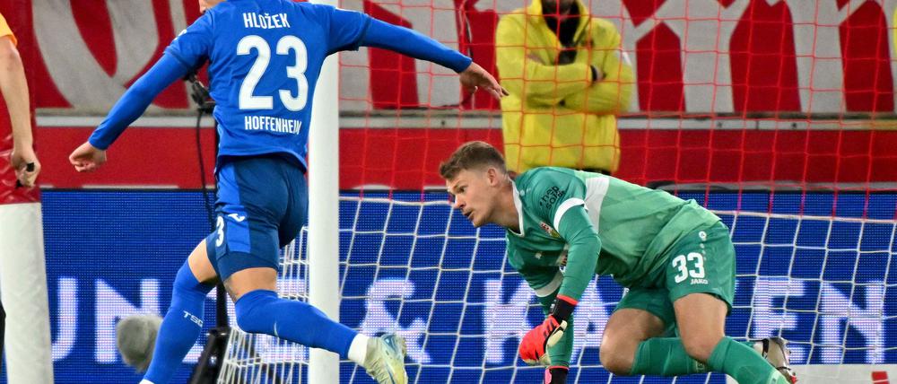Stuttgarts Torhüter Alexander Nübel stand im Spiel gegen die TSG 1899 Hoffenheim vor den anstehenden Länderspielen im Fokus.