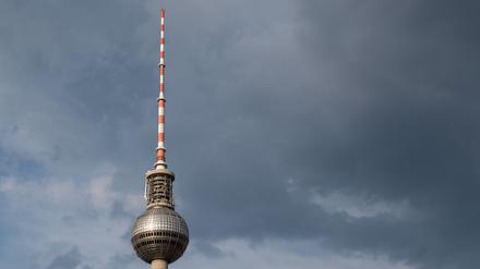 Wechselnde Bewölkung und vereinzelt Regen werden in Berlin und Brandenburg erwartet. (Symbolbild)