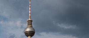 Wechselnde Bewölkung und vereinzelt Regen werden in Berlin und Brandenburg erwartet. (Symbolbild)