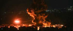 Rauch steigt nach israelischen Luftangriffen auf Beirut in die Luft. 