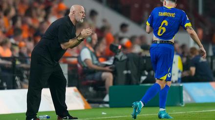 Sergej Barbarez (l) verfolgt mit Bosnien-Herzegowina einen langfristigen Plan.