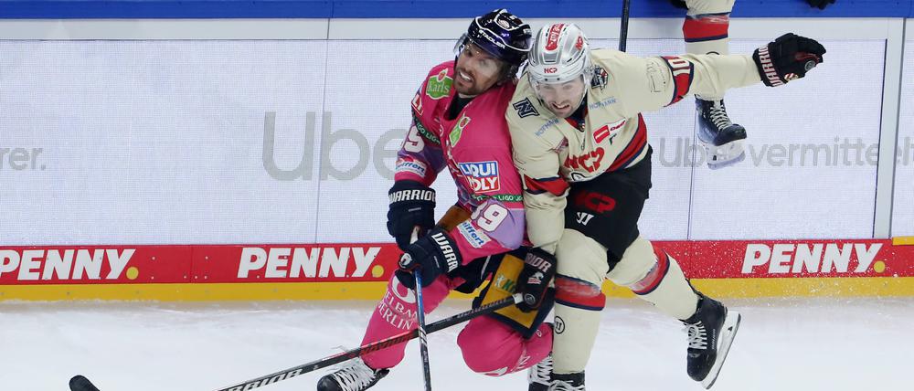 Obwohl die Personallage arg angespannt ist, geben die Eisbären um Zach Boychuk (l.) nicht klein bei.