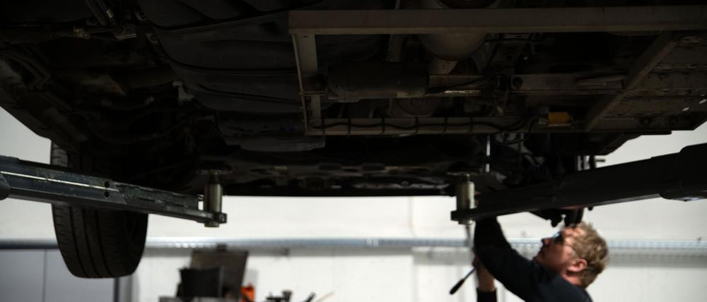 Wegen Ersatzteilpreise beim Auto könnten sich auch die Versicherungsprämien von Autohaltern erhöhen (Archivfoto).
