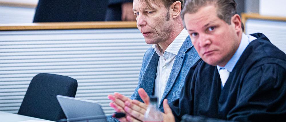 Verteidiger Friedrich Fülscher (rechts) forderte einen Freispruch für seinen Mandanten. (Archivbild)
