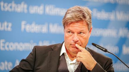 Robert Habeck (Bündnis 90/Die Grünen), Bundesminister für Wirtschaft und Klimaschutz, gibt eine Pressekonferenz.