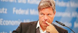 Robert Habeck (Bündnis 90/Die Grünen), Bundesminister für Wirtschaft und Klimaschutz, gibt eine Pressekonferenz.