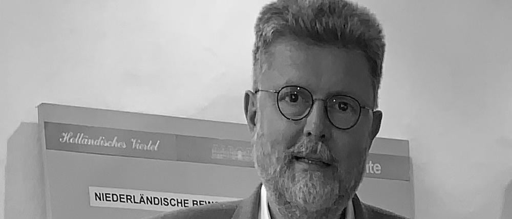 Der Potsdamer Optiker und Innenstadthändler Johannes „Hannes“ Haerkötter. Der zweite Vorsitzende der AG Innenstadt, Mitglied im Förderverein des Potsdam Museums und im Förderverein zur Pflege niederländischer Kultur in Potsdam e.V ist am 2. Oktober 2024 im Alter von 62 Jahren verstorben.
