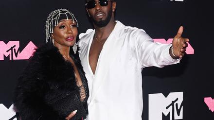 P. Diddy mit seiner Mutter Janice Combs auf den MTV Video Music Awards 2023.