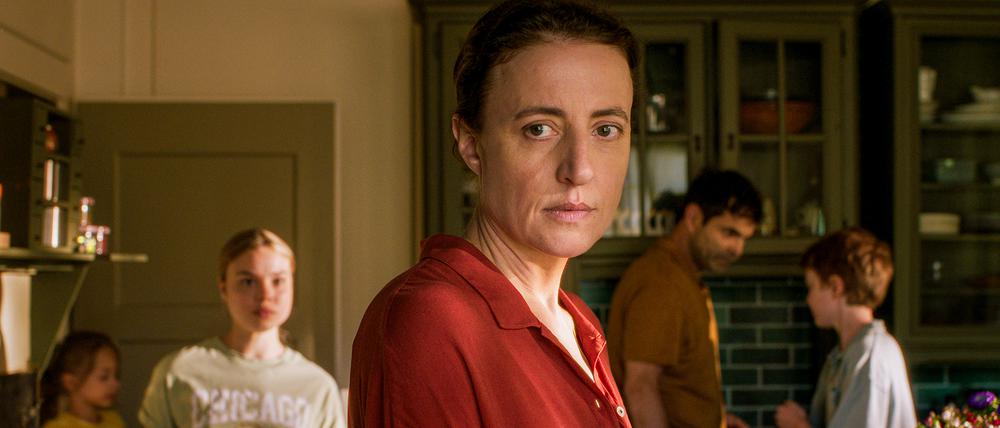 Karen (Maren Eggert) befindet sich in ihrer eigenen Familie im permanenten Angriffsmodus.