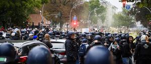 Unter dem Motto „Palästina leistet Widerstand – es begann lange vor dem 7. Oktober“ demonstrierten ca. 3500 Teilnehmer auf dem Kottbusser Damm in Berlin-Kreuzberg und Neukölln. 