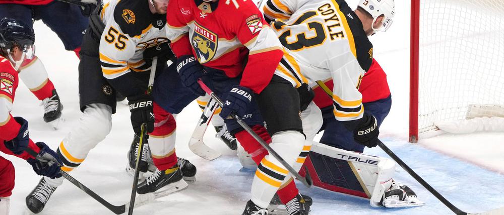 Meister Florida gewann zum Auftakt der neuen NHL-Saison gegen Boston.