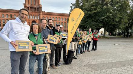 Die Initiatoren des Baumentscheids, vorne Heinrich Strößenreuther (CDU).