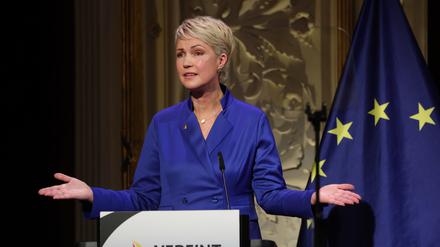 Mecklenburg-Vorpommern, Schwerin: Manuela Schwesig (SPD), Bundesratspräsidentin, spricht auf dem Festakt im Mecklenburgischen Staatstheater.