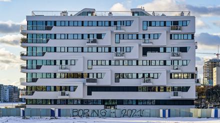 Am Berliner Osthafen sind in den vergangenen Jahren viele Luxus-Wohnungen entstanden.