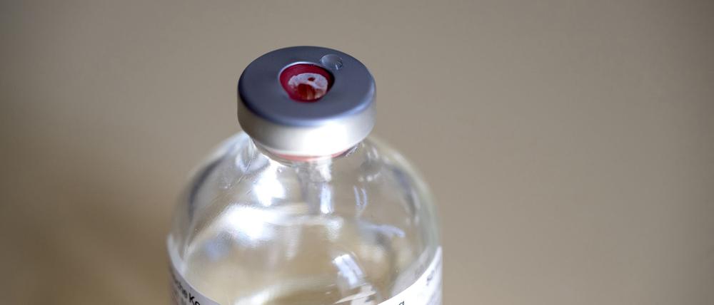 Kochsalzlösung ist unter anderem für Infusionen wichtig – und derzeit in Krankenhäusern knapp. (Symbolbild)