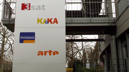 Tafel vor dem Landesstudio des Südwestrundfunks in Mainz 
