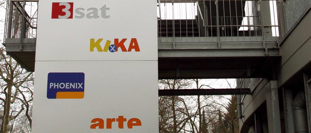 Tafel vor dem Landesstudio des Südwestrundfunks in Mainz