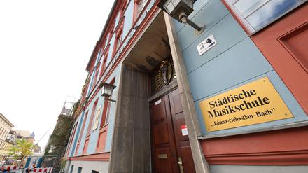 Die Städtische Musikschule muss Honorarkräfte künftig einstellen. Wer soll die Mehrkosten tragen?