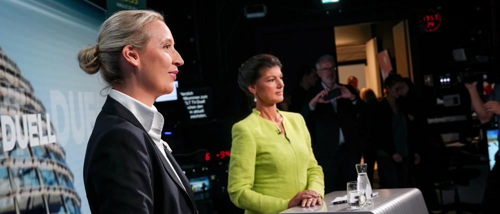 Alice Weidel (l) und Sahra Wagenknecht beim TV-Duell bei dem Nachrichtensender Welt-TV.