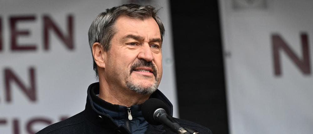 06.10.2024, Bayern, München: Markus Söder (CSU), Ministerpräsident von Bayern, spricht bei der Gedenk- und Demonstrationsveranstaltung «365 Tage · München gegen Antisemitismus» anlässlich des ersten Jahrestages des Überfalls der Hamas auf Israel auf dem Odeonsplatz.