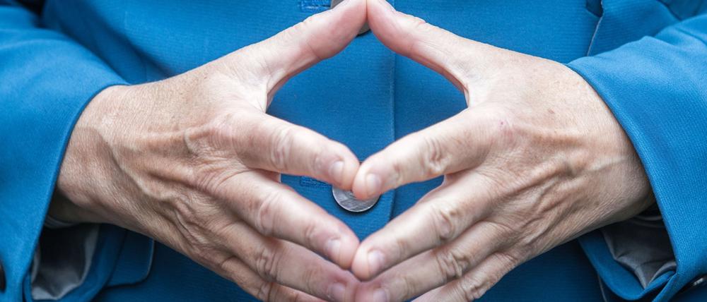 Symbol der Macht: Angela Merkels ruhige Hand.